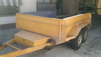 Dustless blasting of trailers before image